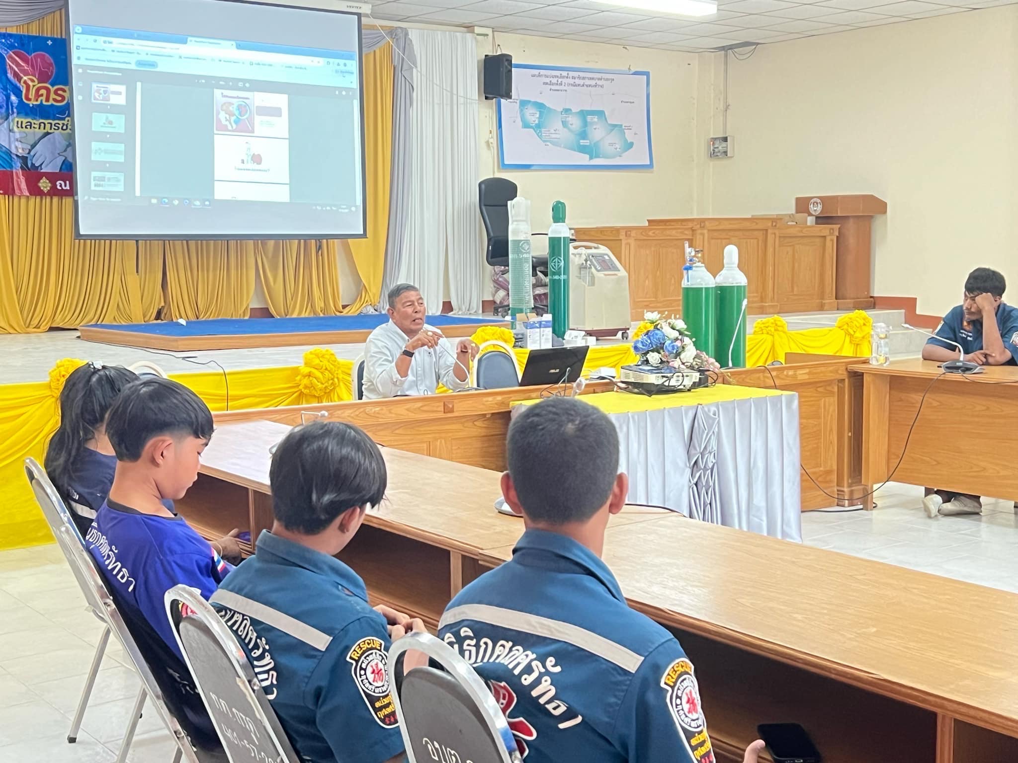 ร่วมพบปะการฝึกอบรมของกู้ภัยเพขรพนมวัง