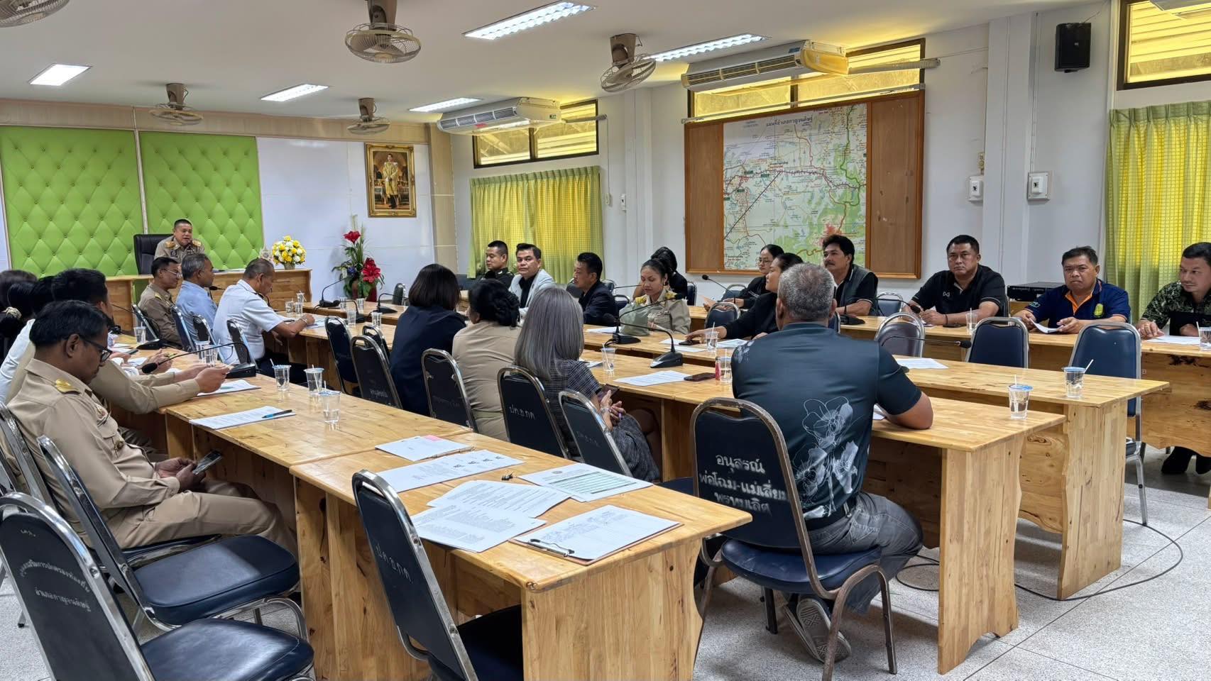 เทศบาลตำบลกรูด นำโดย นายจรงค์ ชุมสุข นายกเทศมนตรีตำบลกรูด มอบหมายให้ นายเรืองศักดิ์ เพชรรอด รองนายกเทศมนตรีตำบลกรูด เข้าร่วมประชุมหัวหน้าส่วนราชการประจำเดือนกุมภาพันธ์ 2569  ครั้งที่ 2/2569