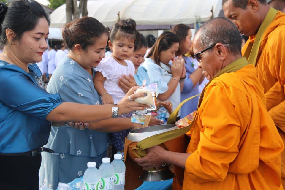 วันที่ 12  สิงหาคม 2562 นำโดย  ผู้บริหารเทศบาลตำบลกรูด พนักงานเทศบาล พนักงานจ้าง ร่วมกิจกรรมเนื่องในโอกาสวันคล้ายวันเฉลิมพระชนมพรรษาสมเด็จพระนางเจ้าสิริกิติ์ พระบรมราชินีนาถ พระบรมราชชนนี พันปีหลวง ประจำปีพุทธศักราช 2562  ณ บริเวณที่ว่าการอำเภอกาญจนดิษฐ์