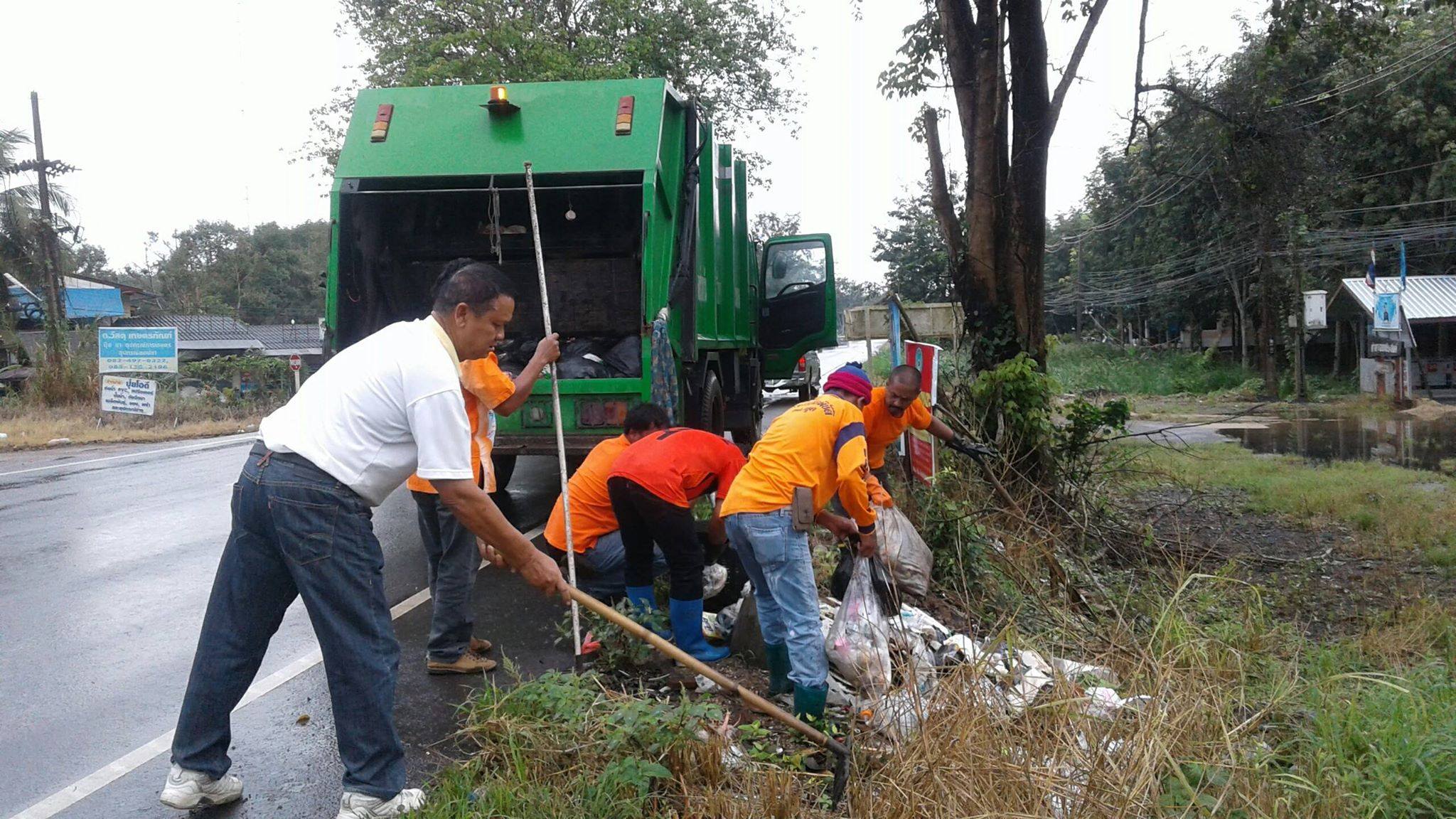 Big Cleaning เก็บขยะตามทางสาธารณะต่างๆ ทั่วพื้นที่ตำบลกรูด