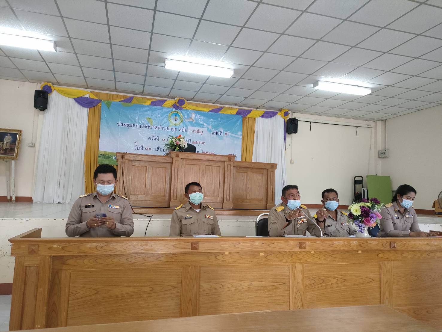 การแถลงนโยบายต่อสภาเทศบาลตำบลกรูด ตามพระราชบัญญัติเทศบาล พ.ศ. 2496 และแก้ไขเพิ่มเติม (ฉบับที่ 14) พ.ศ. 2562 ก่อนนายกเทศมนตรี  เข้ารับหน้าที่ให้ประธานสภาเทศบาล