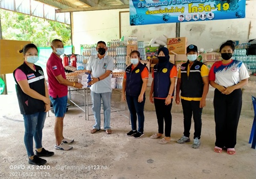 วันอาทิตย์ที่ 23 พฤษภาคม พ.ศ. 2564 เวลาประมาณ 11.20 น. มูลนิธิน้ำดีศรีสุราษฎร์ มอบหน้ากากอนามัย และน้ำดื่ม ให้แก่ สถานกักกันโรค (Local Quarantine) ค่ายลูกเสือบ้านแม่โมกข์  โดยมี นายจรงค์ ชุมสุข นายกเทศมนตรีตำบลกรูด พร้อมด้วยคณะผู้บริหาร สมาชิกสภาเทศบาล เจ้าหน้าที่ฝ่ายปกครอง เจ้าหน้าที่เทศบาล และเจ้าหน้าที่ที่เกี่ยวข้อง ให้การต้อนรับ และรับมอบของสนับสนุนดังกล่าว