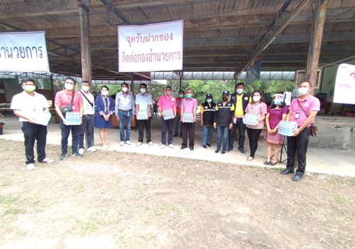 วันอังคารที่ 25 พฤษภาคม พ.ศ. 2564 องค์การบริหารส่วนจังหวัดสุราษฎร์ธานี สนับสนุนน้ำดื่ม และตัวแทน นายวิวรรธน์ นิลวัชรมณี สมาชิกสภาผู้แทนราษฎร์จังหวัดสุราษฎร์ธานี มอบหน้ากากอนามัย ให้แก่สถานกักกันโรค (Local Quarantine) ค่ายลูกเสือบ้านแม่โมกข์ โดยมี นายจรงค์  ชุมสุข นายกเทศมนตรี    ตำบลกรูด พร้อมด้วยคณะผู้บริหาร นายวีรวัฒน์  เมืองน้อย ปลัดเทศบาล ผอ.รพ.สต.กรูด เจ้าหน้าที่            ฝ่ายปกครอง เจ้าหน้าที่เทศบาล และเจ้าหน้าที่ ที่เกี่ยวข้อง ให้การต้อนรับ และรับมอบของสนับสนุนดังกล่าว