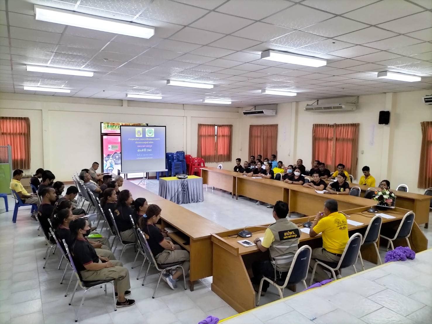 จัดประชุม อปพร.และการเลือกคณะกรรมการประสานงานศูนย์ อปพร.เทศบาลตำบลกรูด ประจำปี 2565